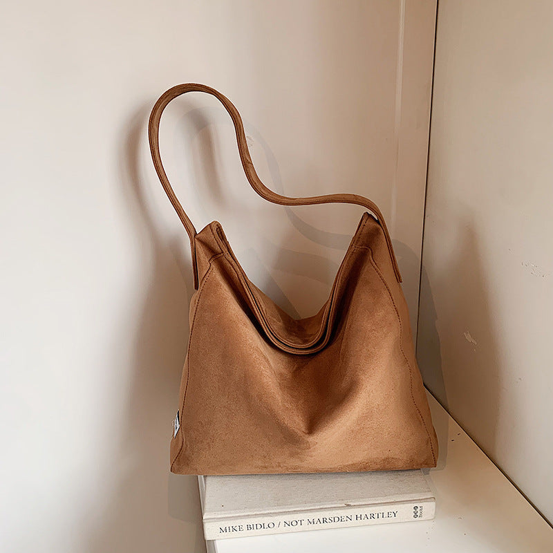 Sac cabas léopard - vue de dessus porté en main